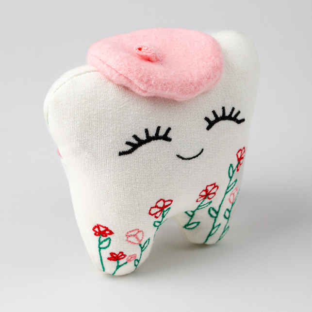 Camélia-2 Peluche de dent de lait nommée Camélia pour enfants