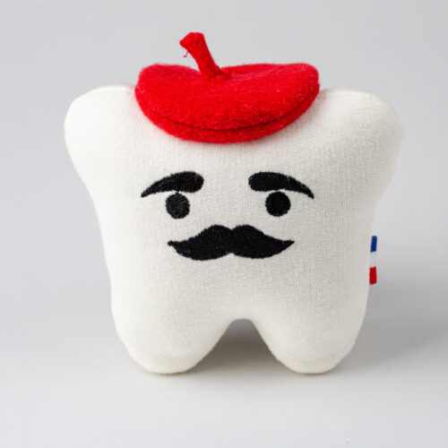 Peluche en forme de dent de lait nommée Yorik pour enfants