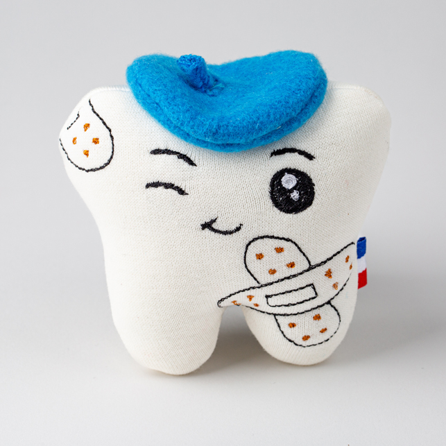 Dr-carier-1 Peluche de dent de lait nommée Dr Carier pour enfants