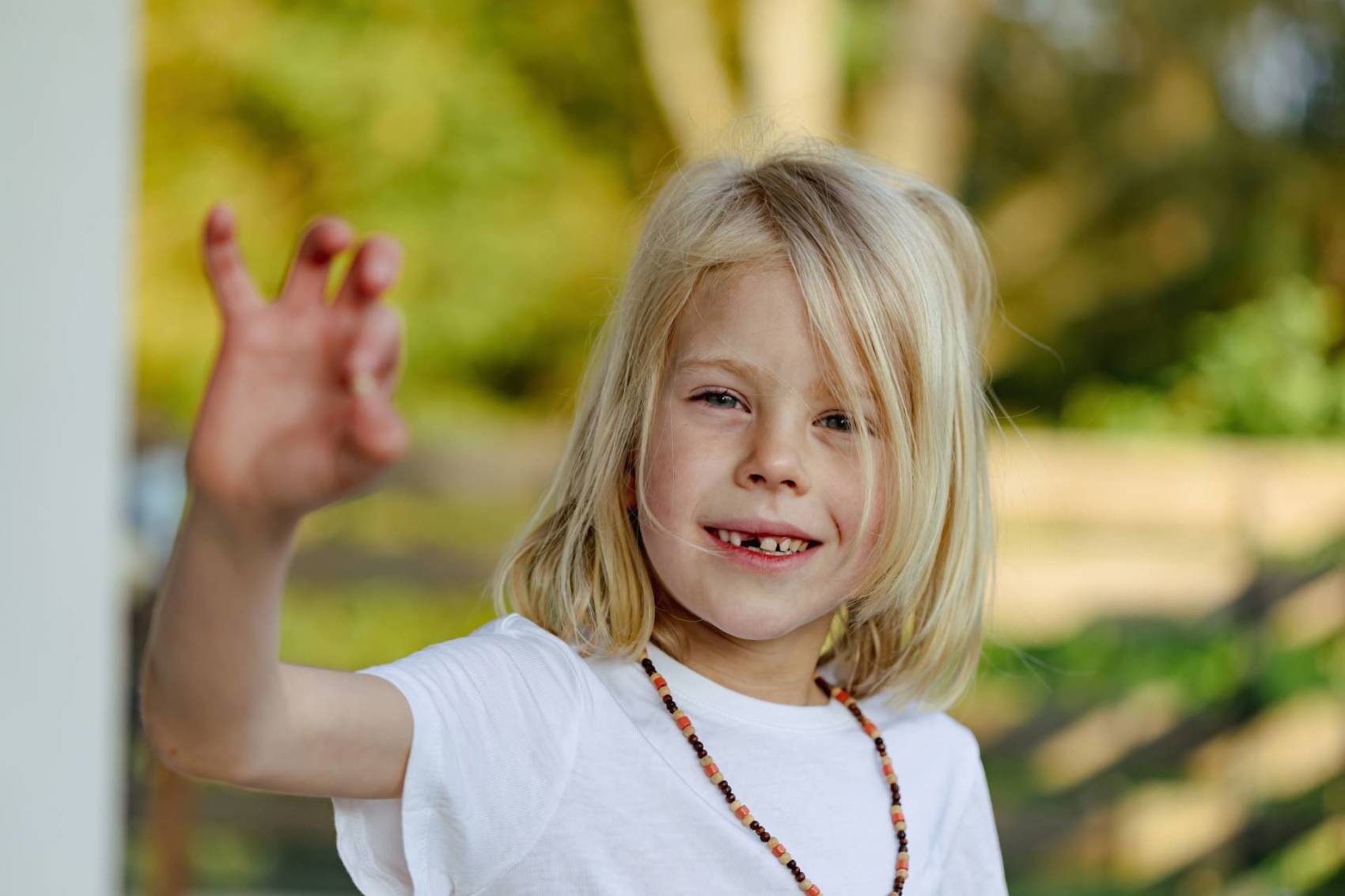 La perte de la première dent de lait : un guide pour les parents